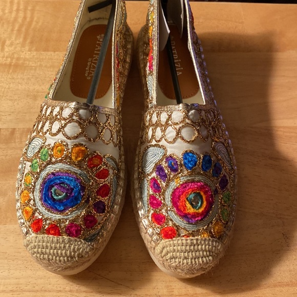 Patricia women shoe . Size 7 Multi Color Brand New with box - Picture 3 of 8